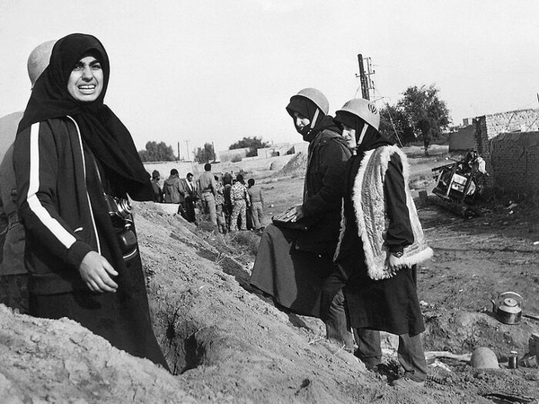 جنگ که به خانه رسید؛ مادرها هم رزمنده شدند