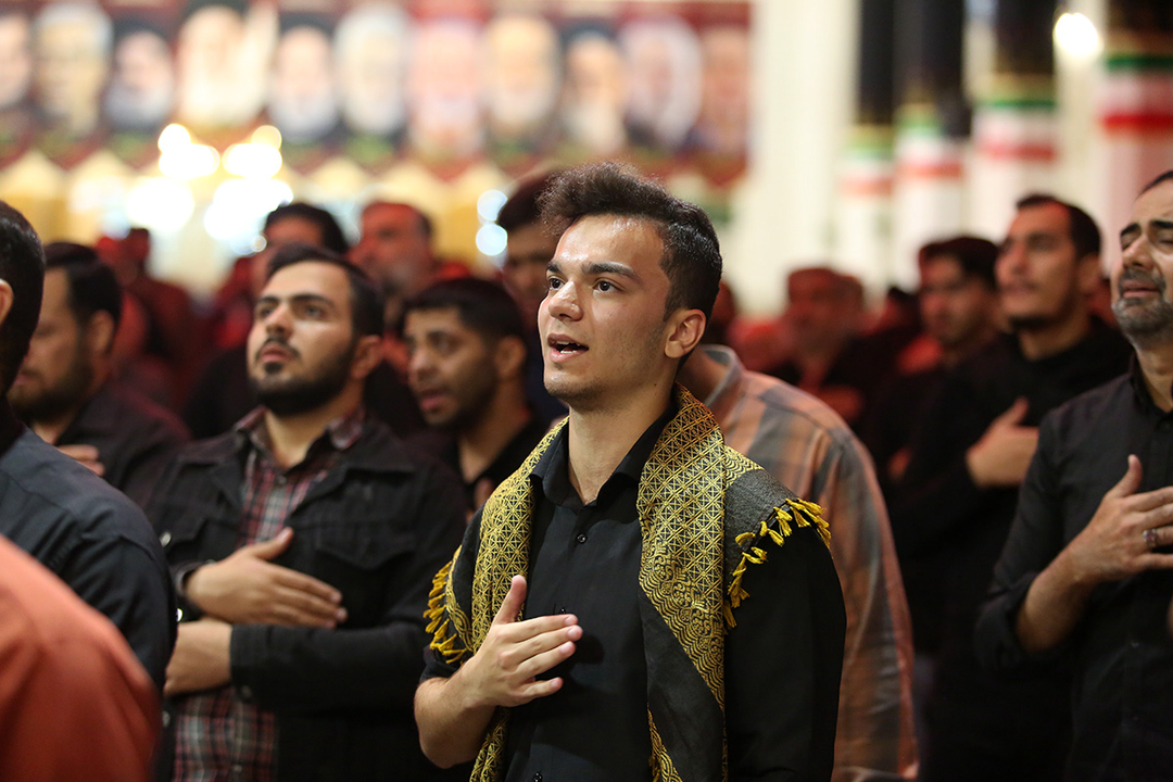 گزارش تصویری؛  زائران حرم بانوی کرامت در سوگ ام ابیها اشک ماتم ریختند