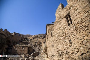 معماری پله کانی و بافت سنگی خانه های  روستای پالنگان منطقه هورامان