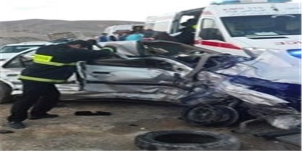 تصادف پژو با نیسان و مینی بوس در محور شلمزار به شهرکرد
