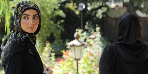 بیگانه ای با من است