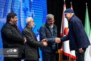 مراسم تقدیر از فرهاد قائمیان در چهارمین جشنواره تئاتر سردار آسمانی