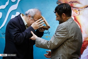 تجلیل از میرهاشم میری شاعر پیشکسوت در چهل و سومین شب شاعر
