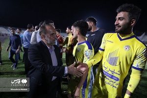 حضور سردار بوعلی پس از بازی  بازی فجرشهید سپاسی شیراز _ تیم خلیج فارس ماهشهر در جمع بازیکنان تیم فجر شهید سپاسی 