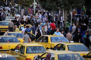 ازدحام بیش از حد جمعیت و عدم استفاده بعضی افراد از ماسک