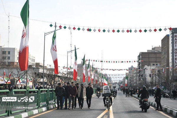 ساعات آغازین راهپیمایی جشن 44 سالگی انقلاب  چهارراه ولیعصر (ع)