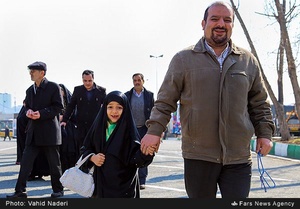 همراه شدن فرزندان با خانواده برای شرکت در نماز جمعه تهران