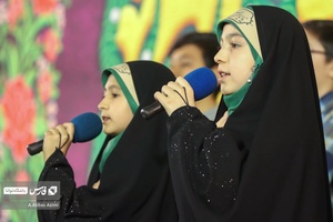 همخوانی سرود سلام فرمانده و فرمانده مهدی توسط گروه سرود در جشن شام ولادت امام زمان (عج)در حرم مطهر عبدالعظیم حسنی (ع)