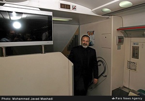 بازدید علیرضا رشیدیان استاندار خراسان رضوی از واگن قطار حومه ای مشهد-بینالود-نیشابور