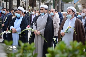 غبارروبی مزار مطهر شهیدان در گلزار شهدای خرم‌آباد