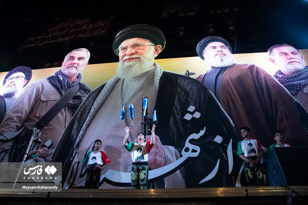 اجتماع بزرگ جامعه ورزش و جوانان در میدان انقلاب