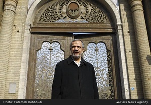 بازدید احمد مسجد جامعی رئیس شورای اسلامی شهر تهران از سر در باغ ملی