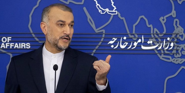 عکس عبداللهین در نشست خبری