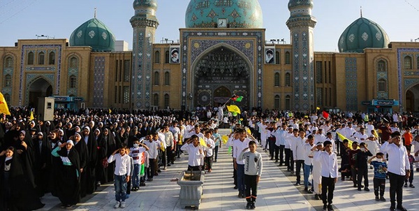 اجرای سرود سلام فرمانده در مسجد مقدس جمکران