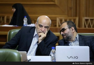 گفت و گوی مجتبی شاکری با اقبال شاکری در جلسه شورای شهر تهران