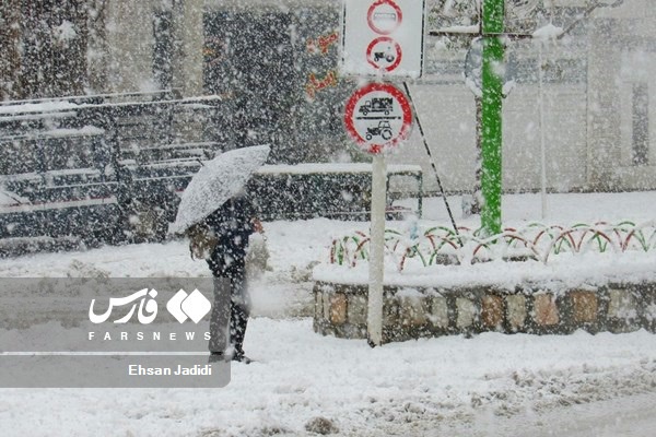 دست نوازش برف بر سر شهرهای غربی استان اصفهان