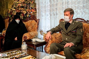 حضور وزير دفاع در منزل شهيد فخری زاده
