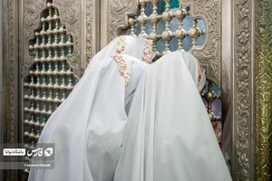 حاملان حفاظ قرآن در حال زیارت مرقد امام زاده فضل برادر امام رضا علیه السلام