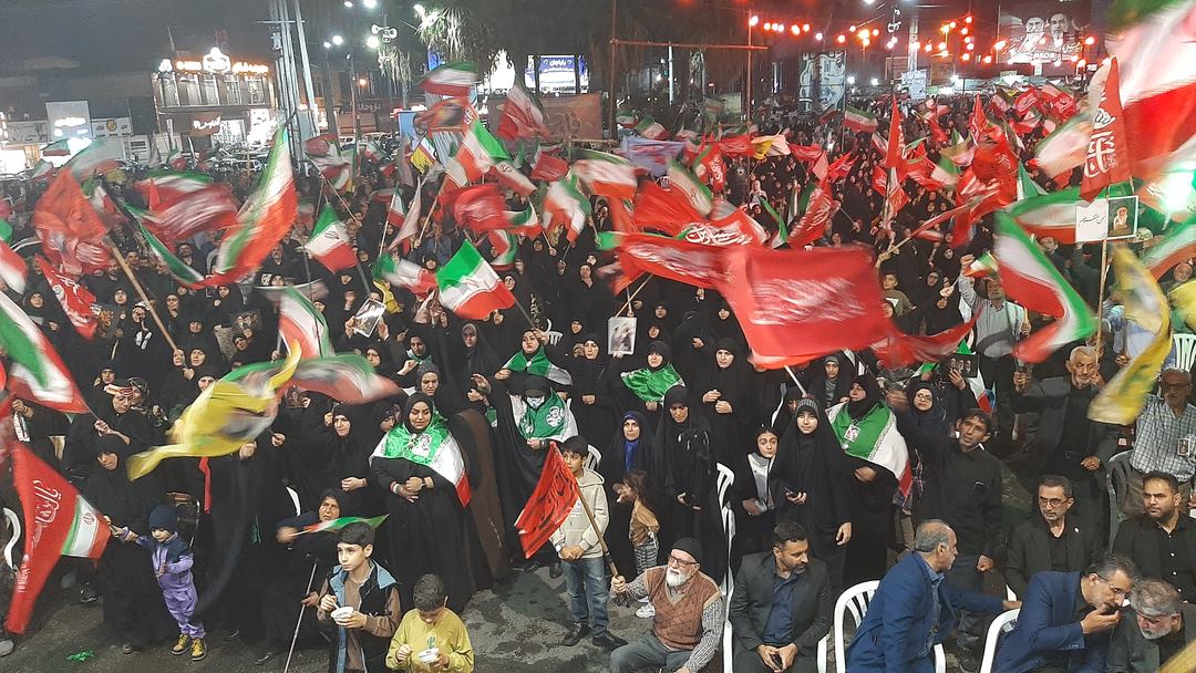 حضور ملت مبعوث در خیابان خرج موشک‌های نیروهای مسلح در میدان است