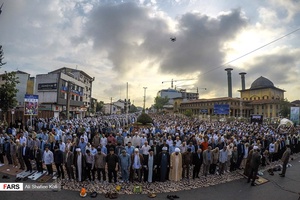 نماز باشکوه عید فطر در رشت برگزار شد