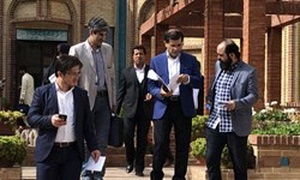جمعی از شاعران پیش از عزیمت به بیت رهبری