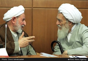 آیت الله محمدعلی موحدی کرمانی  و آیت‌الله محمد یزدی رئیس مجلس خبرگان