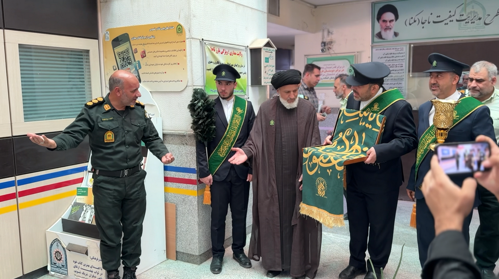 تجلیل خادمان حرم بانوی کرامت از پرسنل خدوم انتظامی استان قم + تصاویر