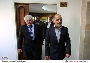 علی عبداللهی و صدیق اکبر معاونین امنیتی وزیر کشور ایران و پاکستان هنگام خروج از اجلاس