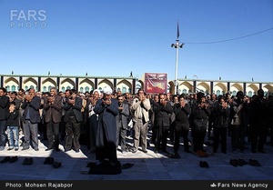 اقامه نماز در آیین عزاداری اربعین حسینی در شهرستان انار کرمان