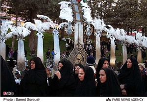 استقبال دسته عزاداران حسینی از ضریح جدید بارگاه سیدالشهدا (ع) در خرم‌آباد