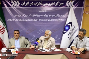 حسین کنعانی مقدم دبیر کل حزب سبز، سروری دبیر کل جمعیت رهپویان و نمازی عضو شورای مرکزی حزب کارگزاران در میزگرد بررسی تحزب در ایران 