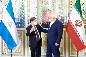 از چپ: دنیس مونکادا وزیر امور خارجه نیکاراگوئه در دیدار با محمد جواد ظریف وزیر امور خارجه