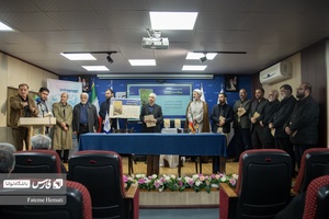 مراسم رونمایی کتاب "بی‌چتر زیر باران" در دانشکده خبرگزاری فارس