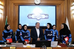 محسن هاشمی رفستجانی در دیدار با تیم فوتسال بانوان (قهرمان قهرمان جام ملت های آسیا) درجلسه شورای شهر تهران / سه شنبه 7 خرداد