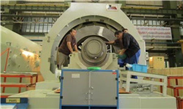کارگر کارخانه توربین سازی مپنا
