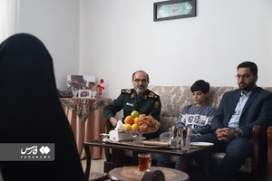 دیدار سردار شریفی با خانواده شهید مدافع حرم مهران عزیزانی