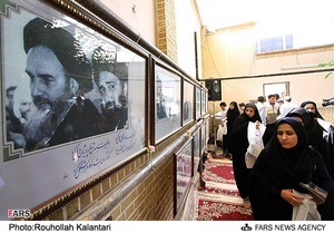 بازدیدکنندگان در منزل حضرت امام خمینی(ره) در قم