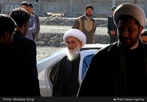 دیدار خانواده شهدا با آیت الله نوری همدانی