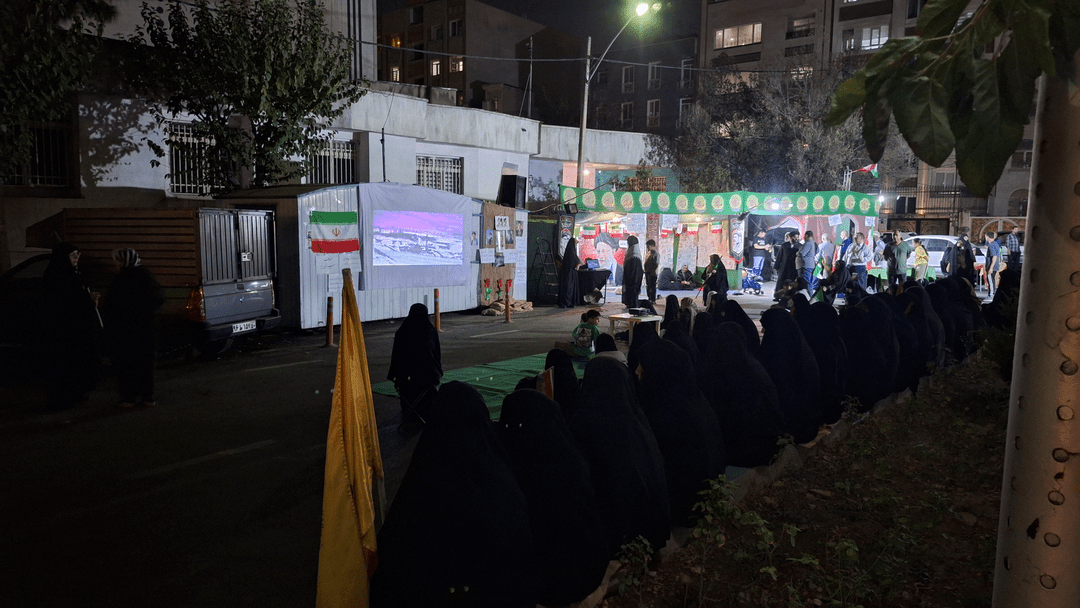اکران مستند «پیروزی اراده» در میدان لوزی تهران