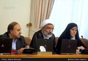 شهیندخت ملاوردی معاون رئیس جمهور در امور زنان و خانواده، حجت الاسلام مصطفی پورمحمدی وزیر دادگستری و مسعود سلطانی‌فر معاون رئیس جمهور و رئیس سازمان میراث فرهنگی  