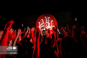 مداحی حنیف طاهری در عزاداری شب دوم محرم در هیئت عبداللّه بن الحسن