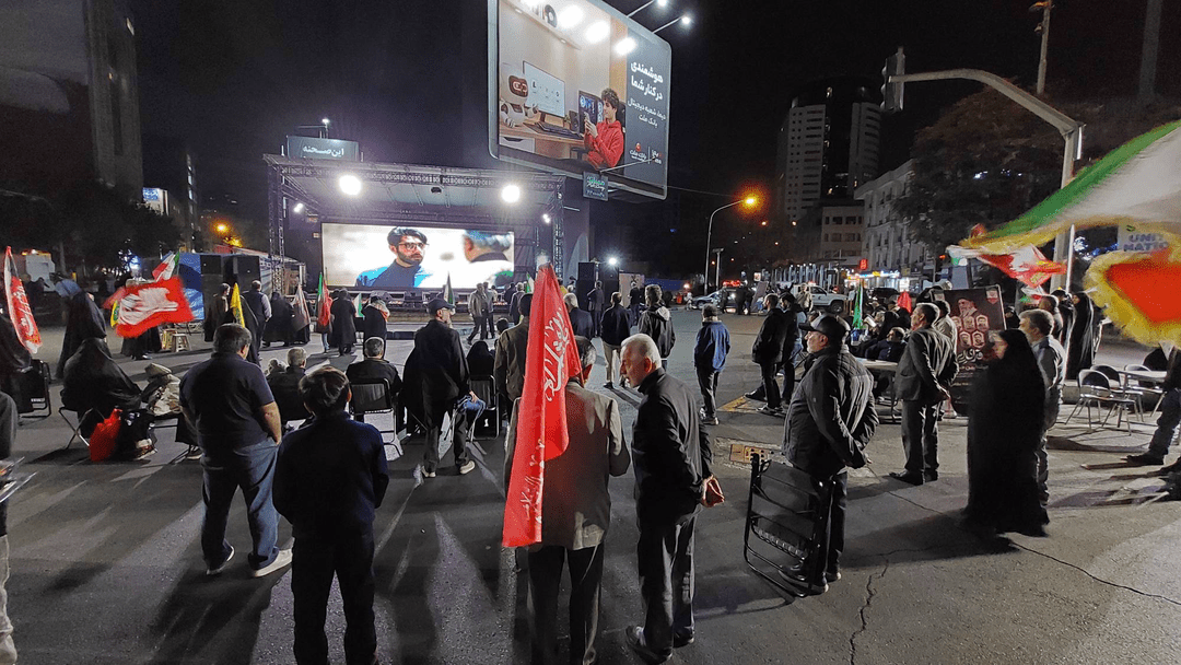 اکران فیلم‌ کوتاه «لاشخورهای آهنی» در میدان ونک تهران