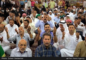 زائران حسینی در حرم مطهر امام حسین (ع)