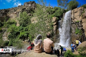 مسافران تابستانی در گنجنامه همدان