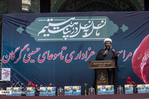 حجت الاسلام عباسعلی گرزین مدیر کل تبلیغات اسلامی گلستان در حال سخنرانی 