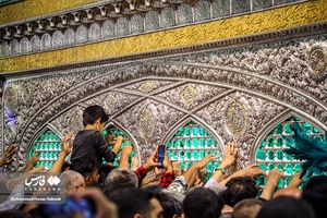 آئین تعویض پرچم گنبد و پوش ضریح حرم مطهر رضوی