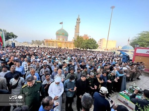تدفین شهید  بسیجی  در جزیره قشم 