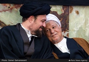 آیت الله هاشمی رفسنجانی و حجت الاسلام سیدحسن خمینی در مراسم ختم آیت‌الله موسوی اردبیلی
