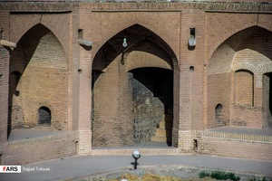 کاروانسرایی در دشت طلایی ری