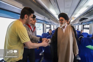  دیدار صمیمانه آل هاشم  با دانشجویان در قطار